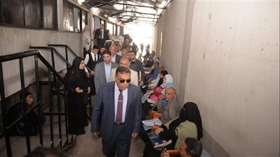  محافظ الدقهلية يتفقد الإدارات الخدمية ويستمع لمطالب المواطنين (صور)
