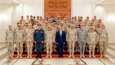 رسائل الرئيس السيسي لعدد من قادة القوات المسلحة (صور)