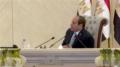 السيسي لضابط بالقوات البحرية: مصر أمانة في رقابكم وإوعى تغرك حالتك (فيديو)