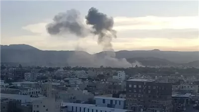 بوارج أمريكية تشن ضربات على مواقع الحوثيين في الحديدة