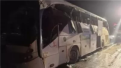 إصابة 30 شخصا في انقلاب أتوبيس رحلات بطريق الجلالة 