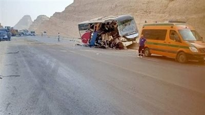 ارتفاع عدد مصابي انقلاب أتوبيس طريق الجلالة إلى 34 شخصًا