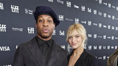 بعد ضياع مستقبله الفني، صديقة جوناثان ميجورز تتنازل عن دعوى اعتدائه عليها