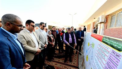 وزير الإسكان ومحافظ دمياط يتفقدان مشروعات توصيل الصرف للمناطق الريفية 