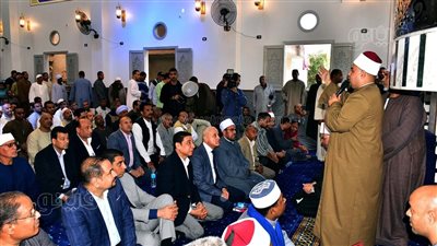 محافظ الأقصر يفتتح مسجد النور بجزيرة العوامية بعد التجديد (صور)
