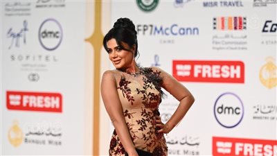 أبرزهم رانيا يوسف وهاني عادل، بدء توافد النجوم على حفل ختام مهرجان القاهرة (فيديو وصور) 