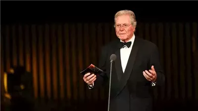  «دخل الربيع يضحك» يحصد جائزة الاتحاد الدولي للنقاد بمهرجان القاهرة السينمائي