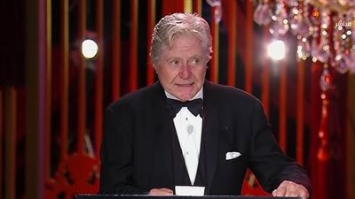 حسين فهمي يكشف سر خلافه مع نبيلة عبيد