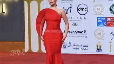 نسرين طافش وليلى علوي تخطفان الأنظار في ختام مهرجان القاهرة السينمائي (فيديو)