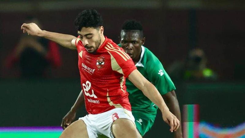 أكرم توفيق لاعب الأهلي