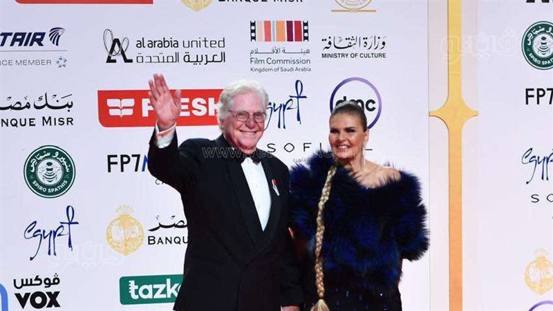حسين فهمي ويسرا،