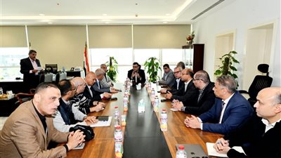 وزير الإسكان يتابع موقف تنفيذ المشروعات التنموية بإقليم الساحل الشمالى الغربي