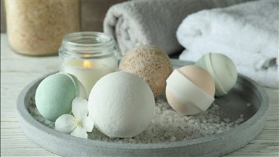فوائد الاستحمام بالماء والملح لتحسين صحة الجلد وعلاج آلام المفاصل