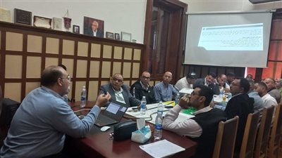 نقابة العاملين بالبناء والأخشاب تعقد ندوة حول قانون التأمينات الاجتماعية