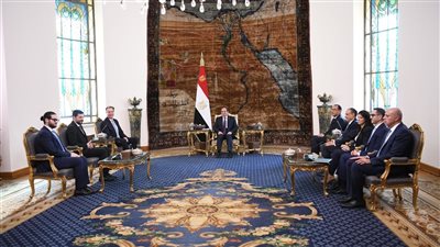 السيسي يستقبل رئيس المنتدى الاقتصادي العالمي.. ويؤكد أهمية التعاون المشترك وتشجيع القطاع الخاص الأجنبي على الاستثمار في القطاعات ذات الأولوية بمصر