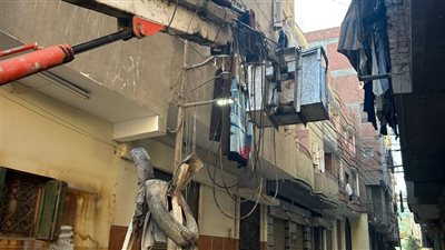 استكمال صيانة أعمدة الإنارة بالطرق العامة والشوارع بالزقازيق   