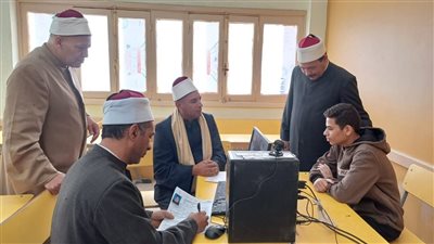 رئيس المنطقة الأزهرية بسوهاج يتابع بدء تلقي طلبات المتقدمين للعمل بنظام الحصة