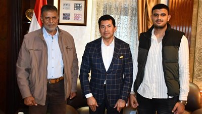 وزير الرياضة يلتقي أسرة الراحل محمد شوقي ويوصي بـ 4 قرارات عاجلة