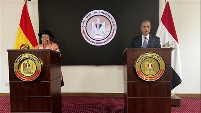 بدر عبد العاطى يكشف عن دعم بوليفيا لمصر بمكون هام لتصنيع السيارات الكهربائية (صور)