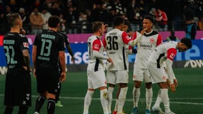 الدوري الألماني، لايبزيج يتعادل مع فرانكفورت 1/1 في الشوط الأول بمشاركة مرموش 