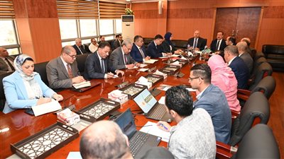 وزير الصناعة يدعو المستثمرين للتصدي لسماسرة الأراضي الصناعية