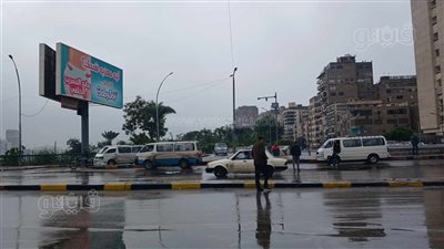 الأمطار تضرب المحافظات.. الأرصاد تحذر المواطنين.. التنمية المحلية توجه برفع درجة الاستعداد للتعامل مع موجة الطقس السيئ.. وإعلان حالة الطوارئ في القاهرة والجيزة