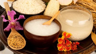 الحل السحري لجميع مشاكل الشعر، تعرفي على فوائد ماء الأرز