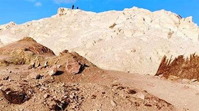 إصابة شاب إثر سقوطه من أعلى جبل بالمنيا