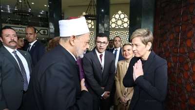 شيخ الأزهر يستقبل قرينة رئيس كولومبيا ويطالبان بموقف جاد تجاه الحد من صناعة الأسلحة 