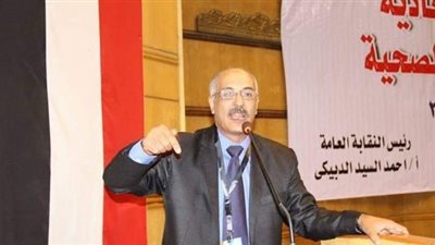  نقيب العلوم الصحية: القانون يمنح خريجي الزراعة والعلوم فتح معامل تحاليل.. وخطأ سحب العينات قد يؤدي للوفاة.. ويجب إنهاء هذه الفوضى ( حوار ) 