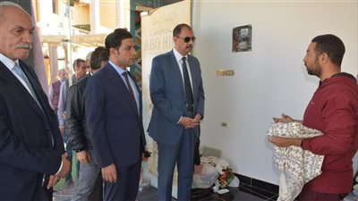 محافظ سوهاج يتفقد البازارات بمرسى ناصر السياحي (صور)