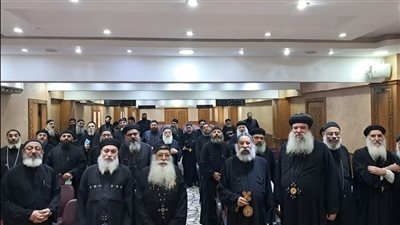 كهنة إيبارشية عزبة النخل يناقشون ترتيبات الخدمة