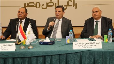 وزير الزراعة يجتمع بمنتجي الدواجن لبحث الاستفادة من القروض الميسرة