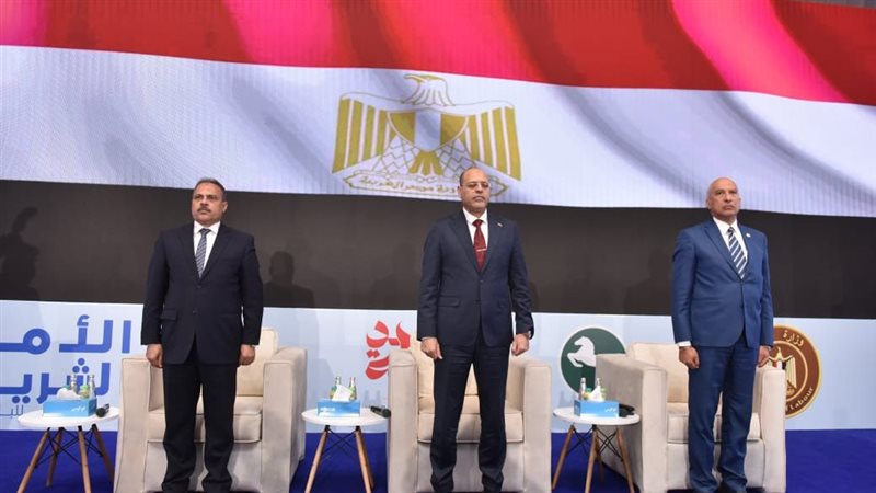 وزير العمل ومحافظ