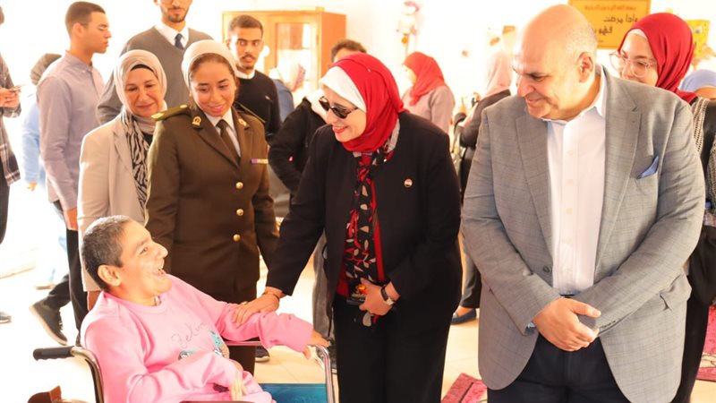 ظيارة وفد جامعة القاهرة