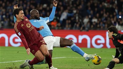 نابولي يعتلي صدارة الدوري الإيطالي بعد الفوز على روما بهدف (صور)