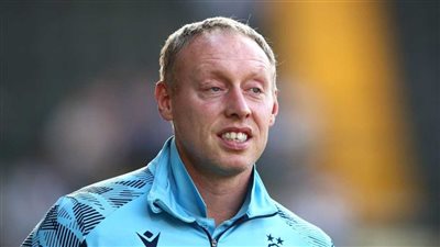 ليستر سيتي يقيل مدربه ستيف كوبر لسوء النتائج