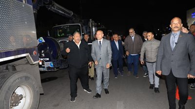 محافظ القاهرة يتابع جاهزية معدات الصرف الصحى لشفط مياه الأمطار 