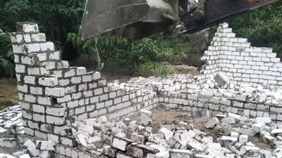 إزالة 24 حالة تعد بالبناء المخالف في البحيرة 