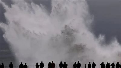 تحذير من ارتفاع الأمواج بالبحرين الأحمر والمتوسط