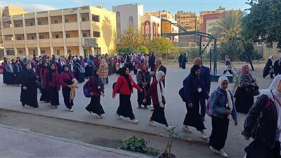 وكيل تعليم الشرقية يتابع الثانوية التجارية الجديدة بالزقازيق 