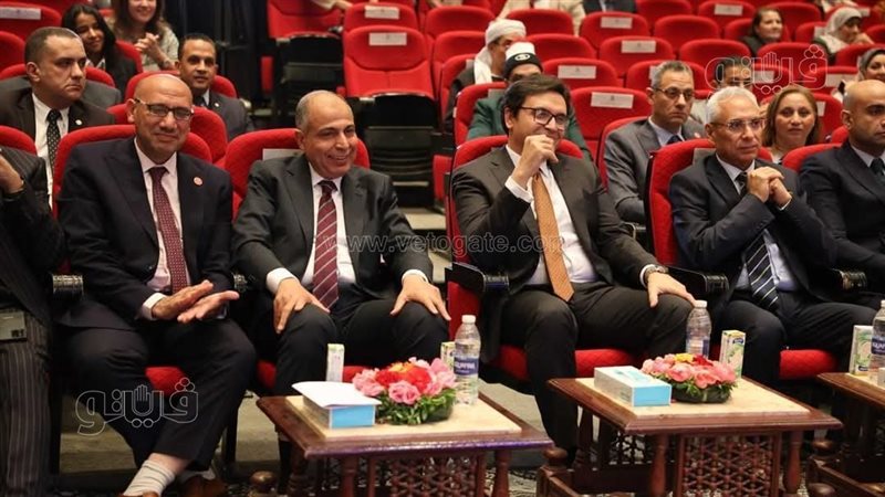 افتتاح مؤتمر أدباء