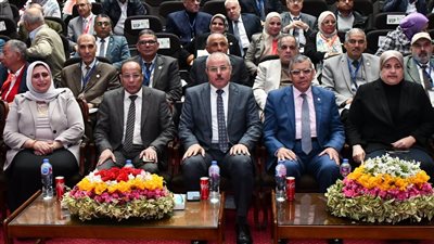 انطلاق فعاليات المؤتمر العلمي البيئي الأول بـ علوم القناة (صور)