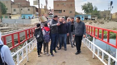 سيرا على الأقدام، نائب محافظ الجيزة يتفقد قرية البليدة بالعياط لتحسين الخدمات بها (صور)