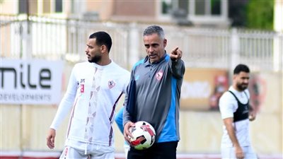 جوميز يعطي تعليمات فنية لـ دونجا قبل مواجهة الزمالك وبلاك بولز الموزمبيقي 