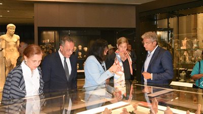 قرينة رئيس جمهورية كولومبيا تزور متحفي 