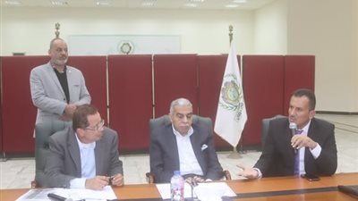 مجلس أمناء العاشر من رمضان يناقش عددا من القضايا التنموية والخدمية