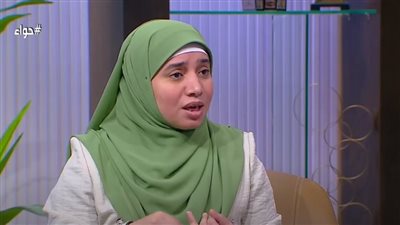 هل يجوز الصلاة في مكان به تليفزيون؟ عضو بمركز الأزهر تجيب