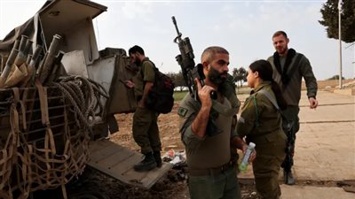 بعد المساجد، جنود إسرائيليون يسخرون من ترانيم الزواج داخل كنيسة لبنانية (فيديو)