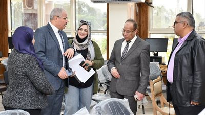 رئيس جامعة القناة يتابع سير العملية التعليمية بكلية الحاسبات والمعلومات (صور)